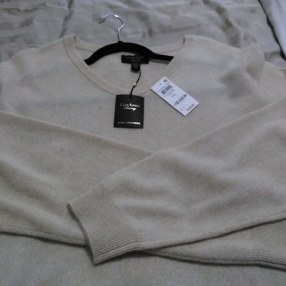 Men's Cashmere Sweater - Picture 2 of 5